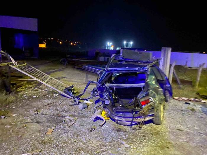 Duble Yolda Feci Kaza: Otomobil Hurdaya Döndü 1 Kişi Ağır Yaralandı