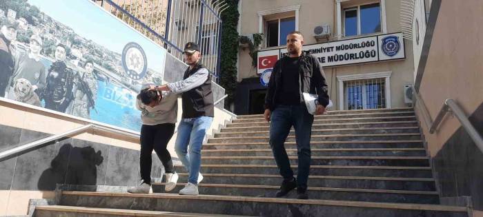 Kendini Polis Olarak Tanıtan Kişiye 3 Milyon 450 Bin Tl Kaptırdı