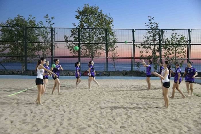 Kadıköy Belediyesi ’plaj Hentbolu Şenliği’ Düzenliyor