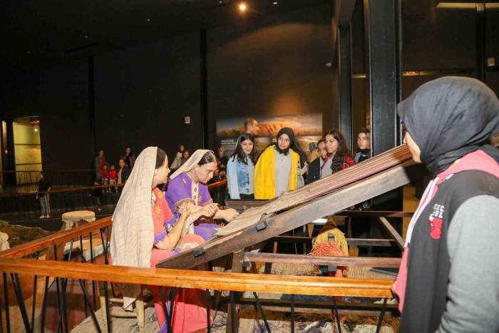 Vanlı Öğrenciler Müzeyi Gezdi