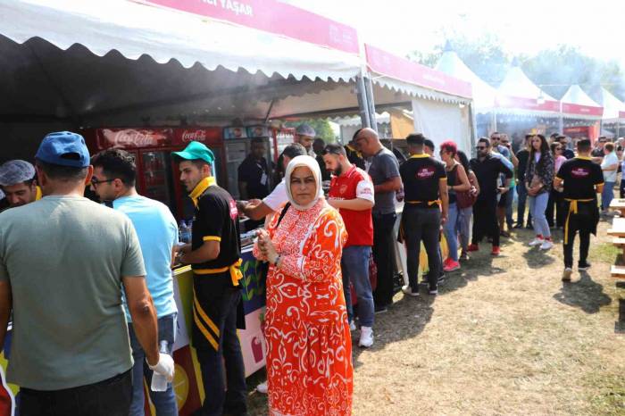 Festivalde Kebap Kuyruğu