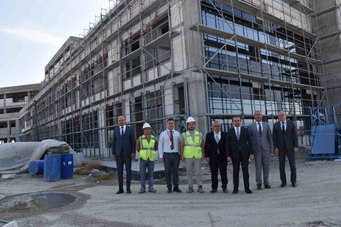 Aydın İl Sağlık Müdürü Şenkul, Çine Devlet Hastanesi İnşaatında İncelemelerde Bulundu