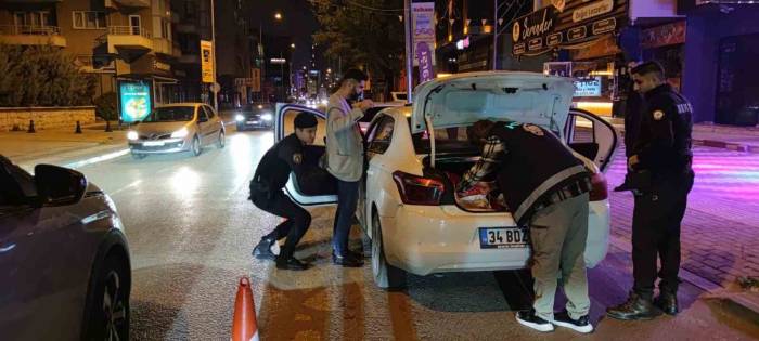 Bursa Polisinden Huzur Ve Güven Uygulaması: 4 Bin 702 Kişi Sorgulandı, 15 Gözaltı