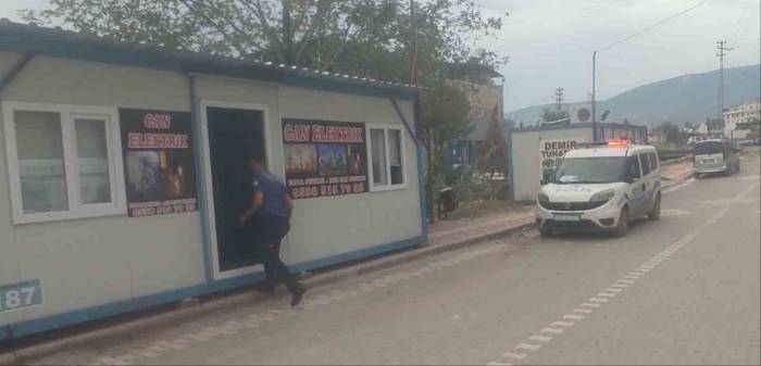 Konteyner İş Yerinde Hayata Tutunmaya Çalışan Depremzede Esnafa Hırsızlık Şoku