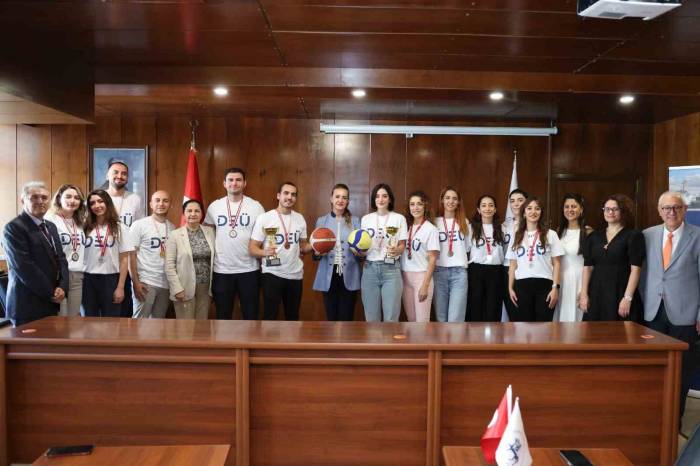 Deü’lü Sağlıkçılar Kamu Spor Oyunları’na Damga Vurdu