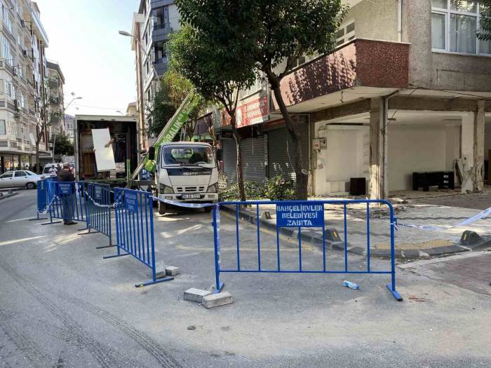 Doğalgaz Patlamasının Olduğu Binada Vatandaşlar Eşyalarını Taşımaya Başladı