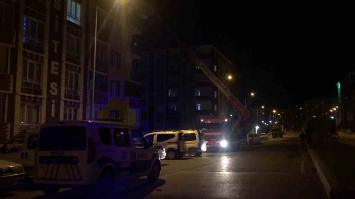 Anahtarı Evde Unutan Çift, İtfaiyeden Yardım İstedi