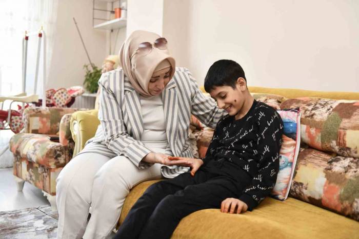 Esenyurt’ta Serebral Palsi Hastası Çocuklara Hediyeler Verildi