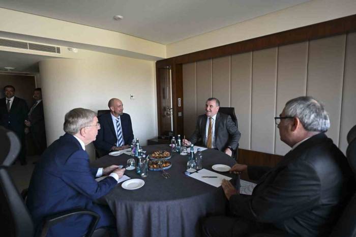 Bakan Bak, Uluslararası Olimpiyat Komitesi Başkanı Thomas Bach İle Görüştü