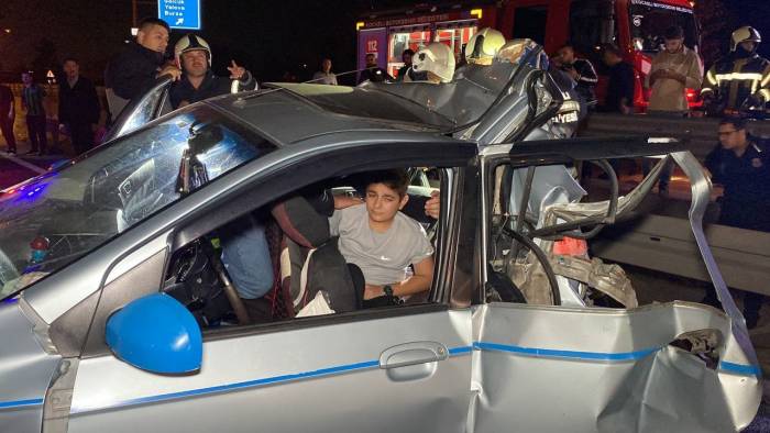 Tırın Çarptığı Otomobil Kağıt Gibi Ezildi: 1’i Çocuk 5 Yaralı