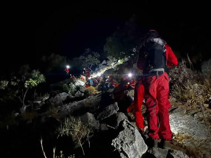 Likya Yürüyüş Yolunda Mahsur Kalan 2 Rus Turist Kurtarıldı