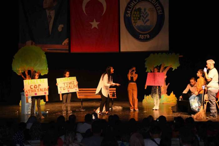 Çocuklara Tiyatro Oyunuyla Çevre Temizliği Anlatıldı