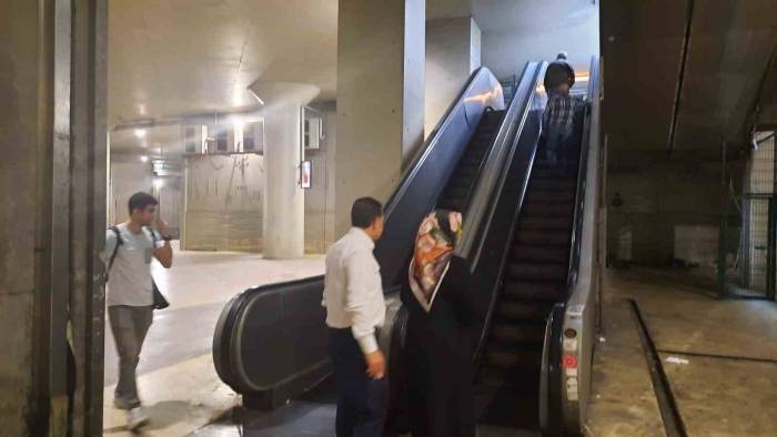 Taksim’de Vatandaşın Yürüyen Merdiven Çilesi