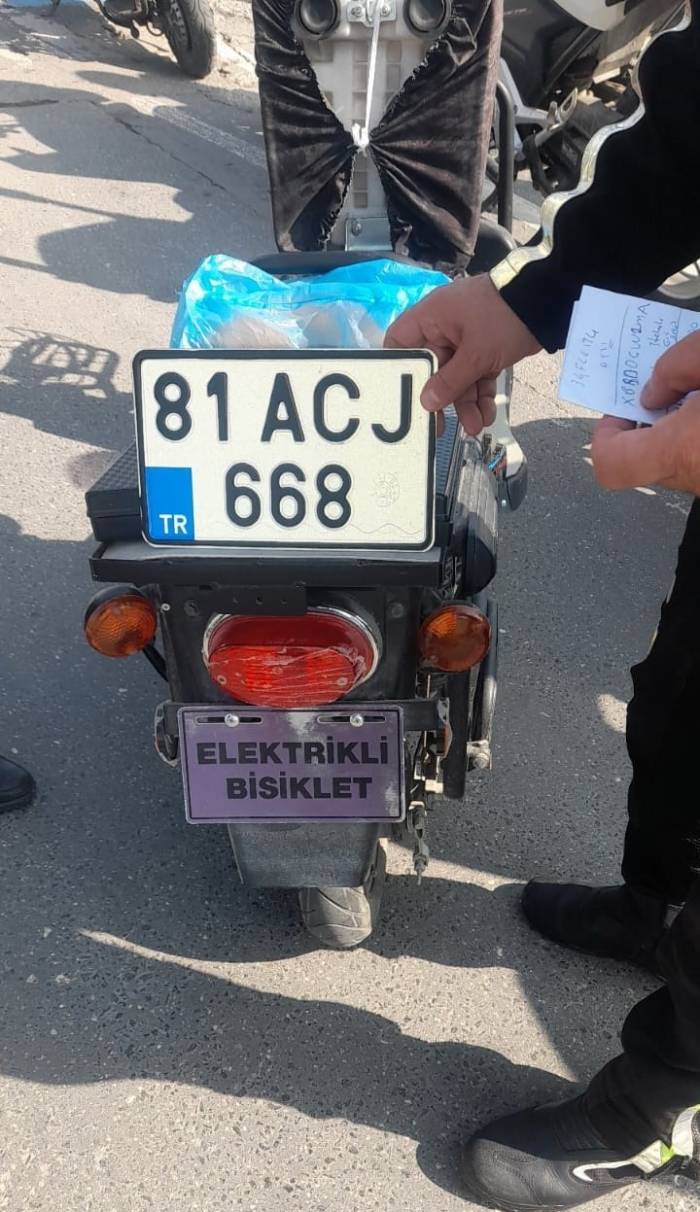 Uyanık Sürücüyü Polisin Dikkati Yakalattı