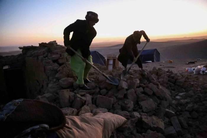 Afganistan’daki Deprem Can Kaybı 2 Bin 400’e Yükseldi