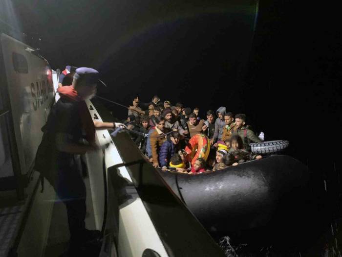 Datça’da Bir Gecede 110 Düzensiz Göçmen Kurtarıldı, 33 Kişi Yakalandı