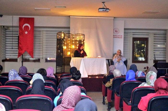 Öğrenciler Şiir Ve Ney Dinledi