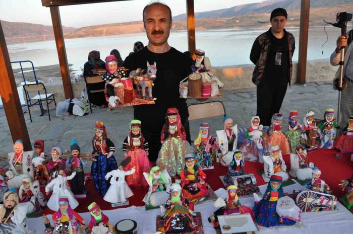 Unutulmaya Yüz Tutmuş El Yapımı Oyuncaklar Yeniden Tezgahları Süslüyor