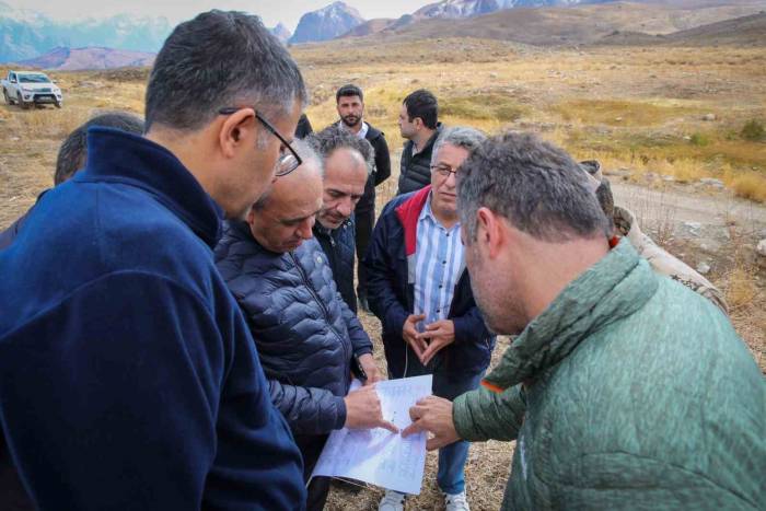 Vali Çelik, Su Sorunu Çözümü İçin 3 Bin 500 Rakımda