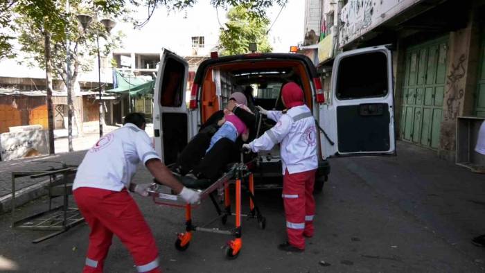 İsrail Askeri El Halil’de Filistinli Sivillerle Çatışıyor