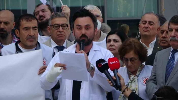 Feci Şekilde Darp Edilen Doktor Dehşet Anlarını Anlattı: "Kemiklerim Kırıldı"