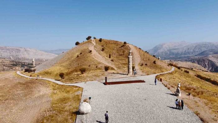Karakuş Tümülüsü’nün İçindeki Yapılar Görüntüleniyor