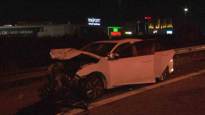 Pendik’te Tiyatro Oyuncusu Shrepsea’nın Karıştığı Kazada 2 Kişi Yaralandı