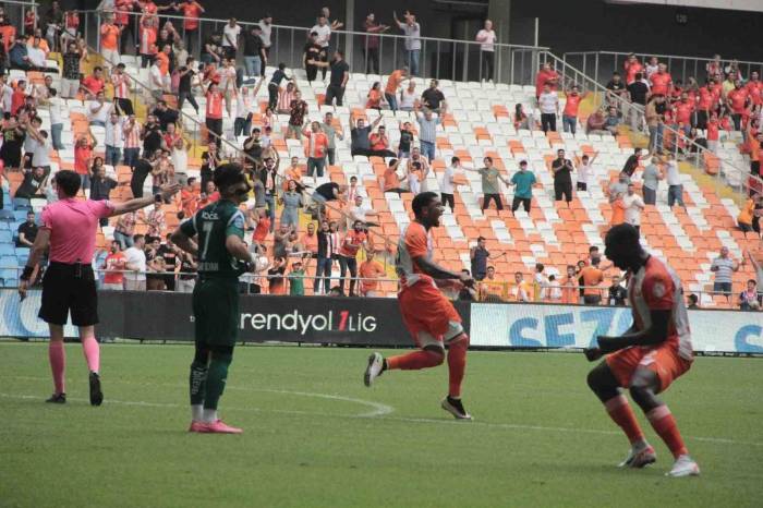 Trendyol 1.lig: Adanaspor: 4 - Giresunspor: 2 (Maç Sonucu)