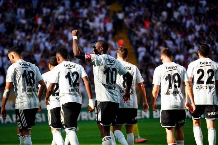 Trendyol Süper Lig: Beşiktaş: 1 - İstanbulspor: 0 (İlk Yarı)