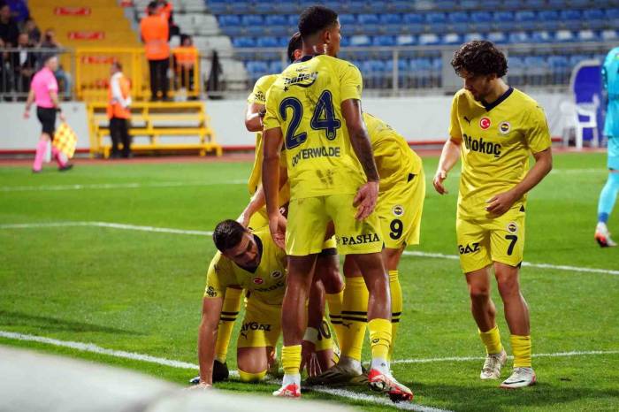 Trendyol Süper Lig: Kasımpaşa: 0 - Fenerbahçe: 2 (İlk Yarı)