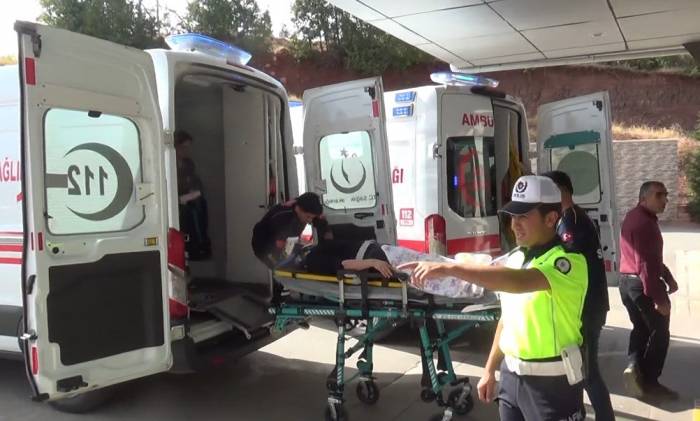 Tunceli’de Otomobiller Kafa Kafaya Çarpıştı: 10 Yaralı