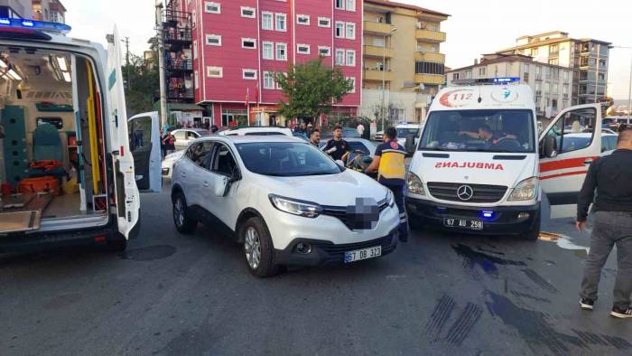 Zonguldak’ta İki Otomobil Çarpıştı: 4 Yaralı