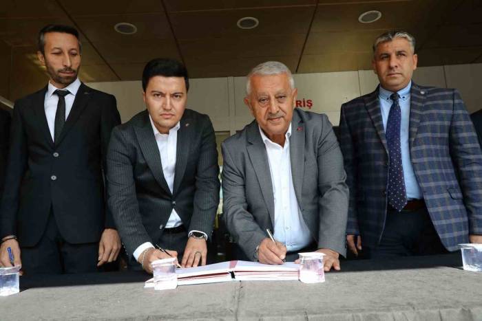 Afyonkarahisar Belediyesinden Çalışanları Bayram Ettiren Haber