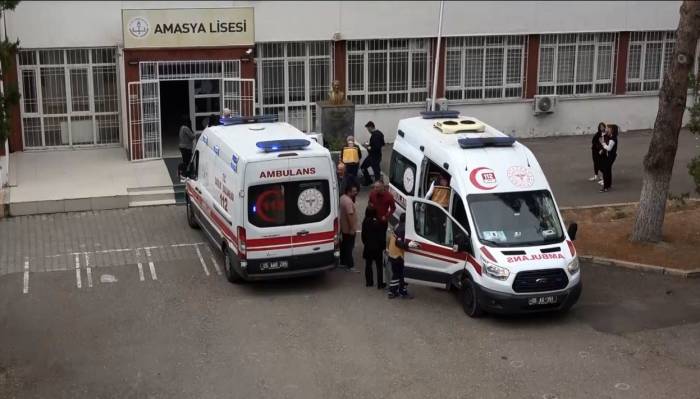 Amasya’da Marketten Çiğ Köfte Alıp Yiyen 6 Öğrenci Rahatsızlanarak Hastaneye Kaldırıldı