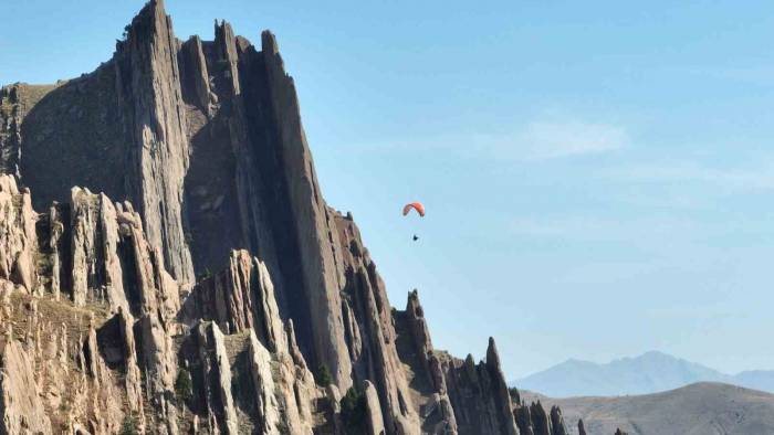 Emirhan Kayalıkları Jeolojik Yapısıyla Ziyaretçilerini Büyülüyor