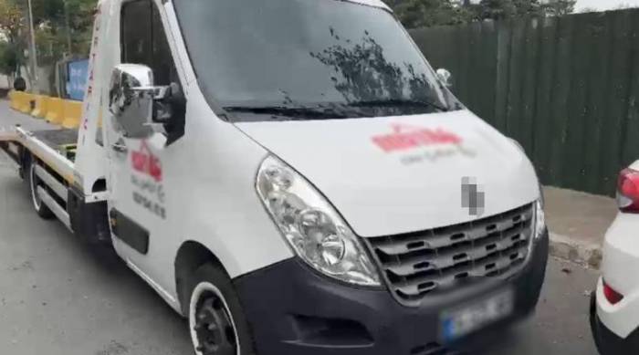 Esenyurt’ta Ses Sistemli Aracı Çekiciye Yükleyip Gezen Şahıslar Yakalandı