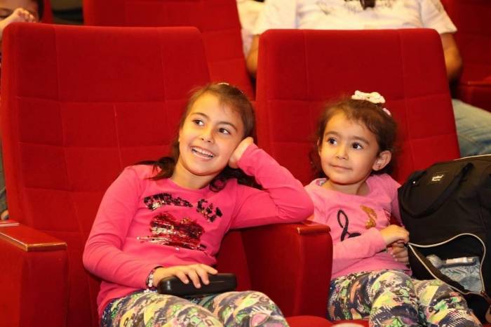 Çocuklar Tiyatro Oyunuyla Eğlendi