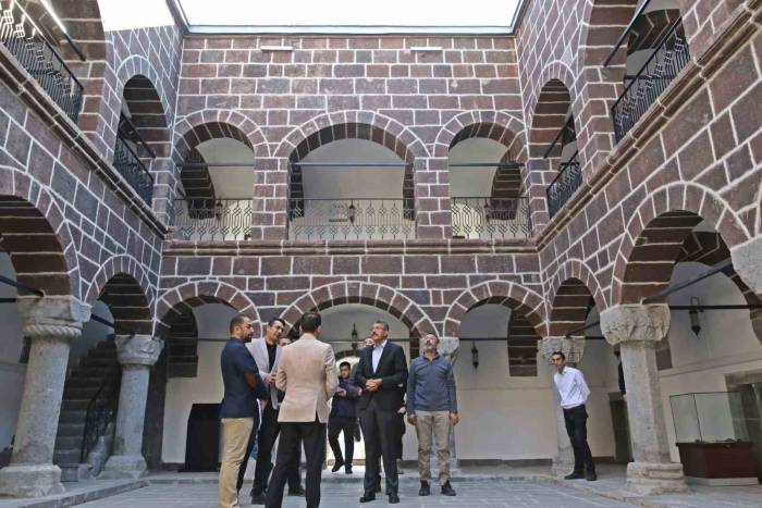 Vali Ali Çelik, Medresenin Girişinde Bulunan Kitabeleri İnceledi