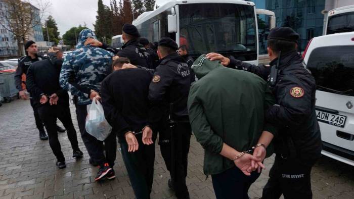 "Kafes" Operasyonunda Gözaltına Alınan 28 Kişi Adliyeye Sevk Edildi