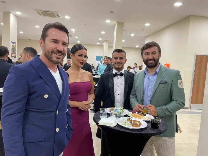 "Müzik Piyasasında Sosyal Medyanın Etkisiyle Her Gün Bin Yeni Şarkı Paylaşılıyor"