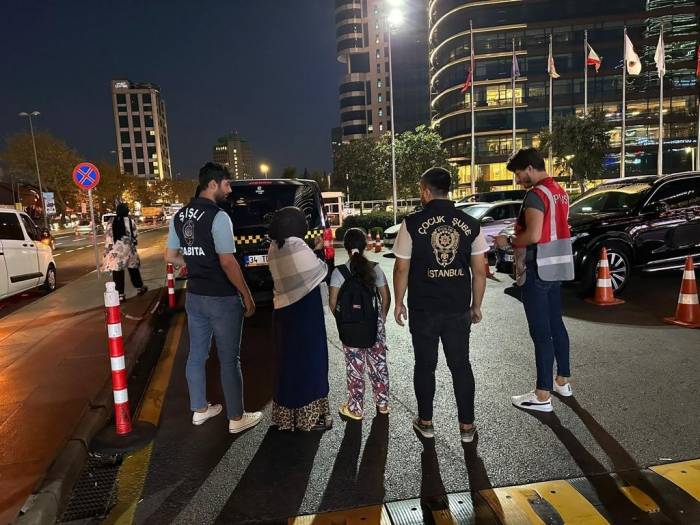 İstanbul’da Dilenen Çocuklar Yeniden Okul Yolunda