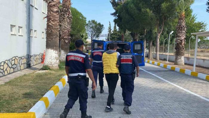 İzmir’de 464 Düzensiz Göçmen Yakalandı, 12 Organizatör Tutuklandı