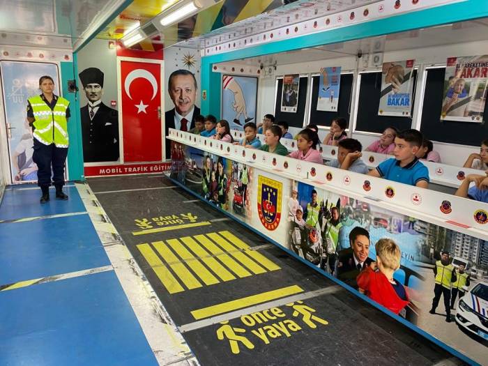 İzmir’de Jandarmadan Trafik Güvenliği Eğitimi