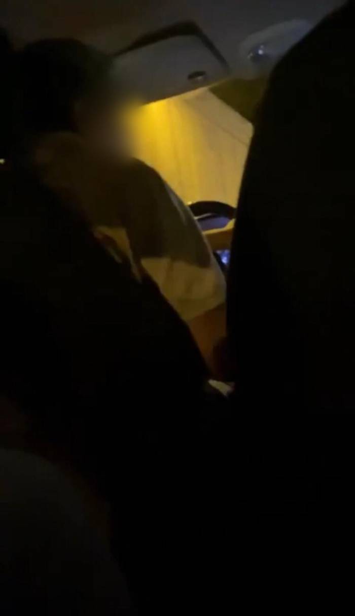 Pişkin Taksi Sürücüsü Kamerada: Yolcuları Yarı Yolda İndirdi