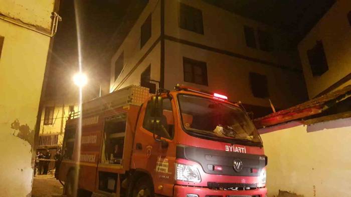 Tarihi Konakta Çıkan Yangın Paniğe Neden Oldu