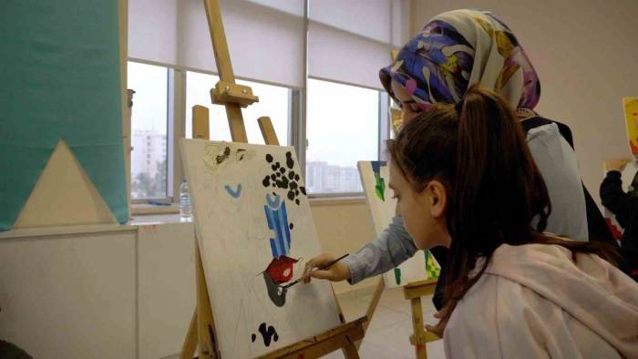 Siirt Belediyesi Meslek Edindirme Kursları Yoğun İlgi Görüyor