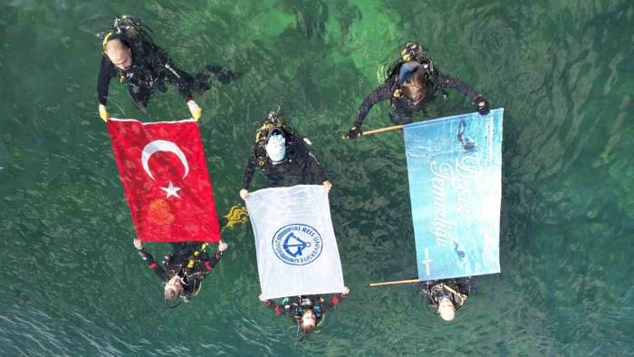 İş Bankası Öncülüğünde Deniz Dip Temizliği