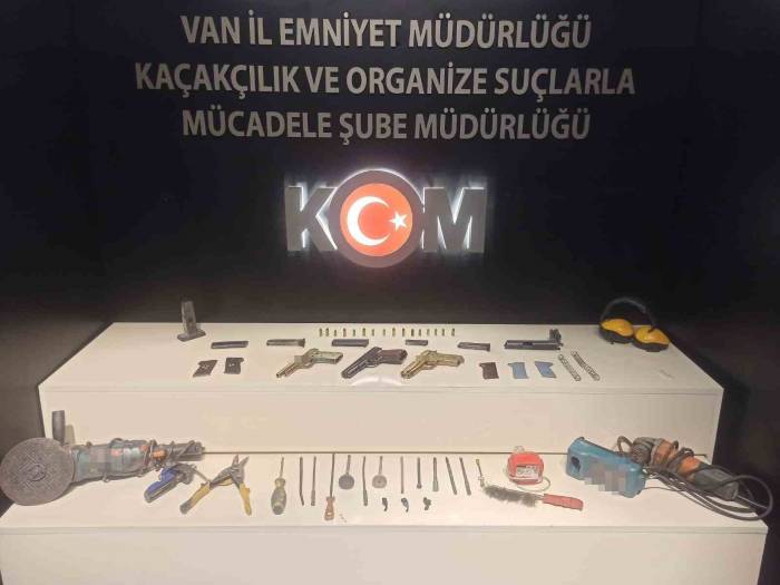 Van’da Gümrük Kaçağı Malzemeler Gele Geçirildi