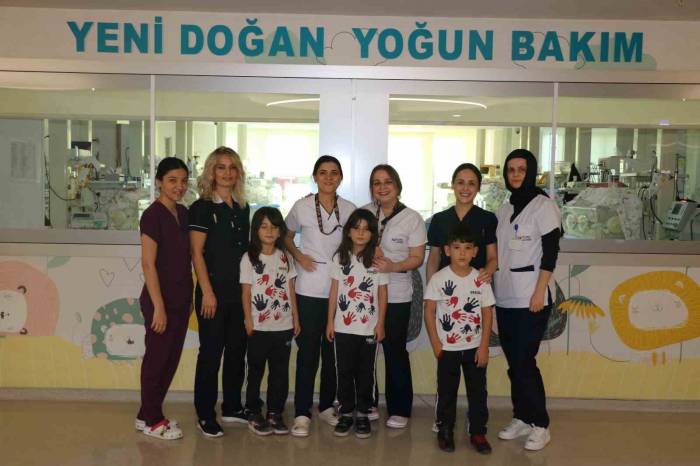 Denizlili Üçüzler, Doğdukları Tekden Hastanesi’ni 8 Sene Sonra Ziyaret Etti