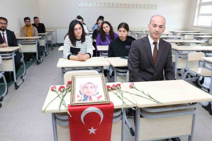 Üniversiteli Semanur Gidemediği Okulunda Dualarla Anıldı